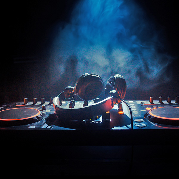 DJ / Turntables Lessons in Monkland at Home 
